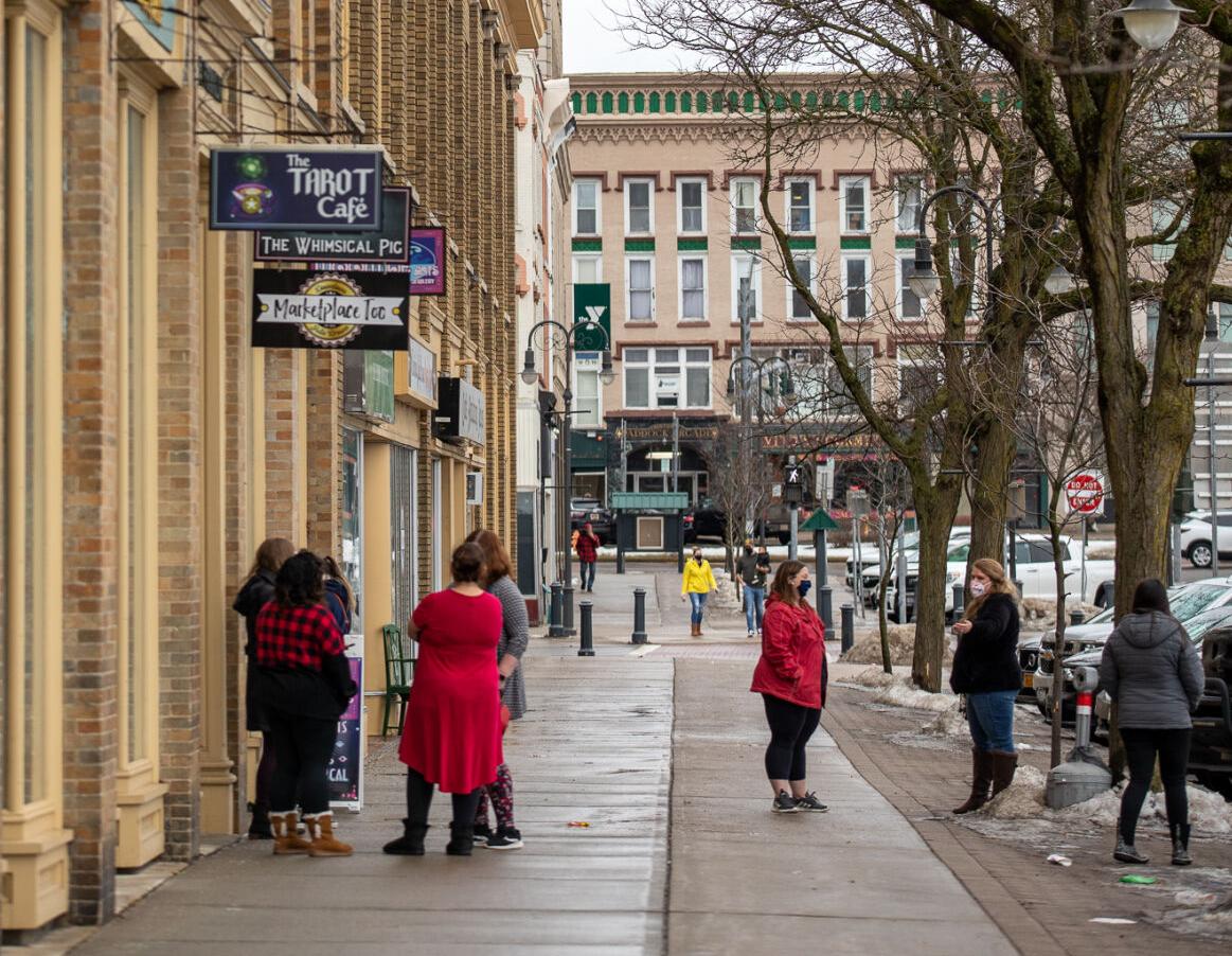 Council discusses business district